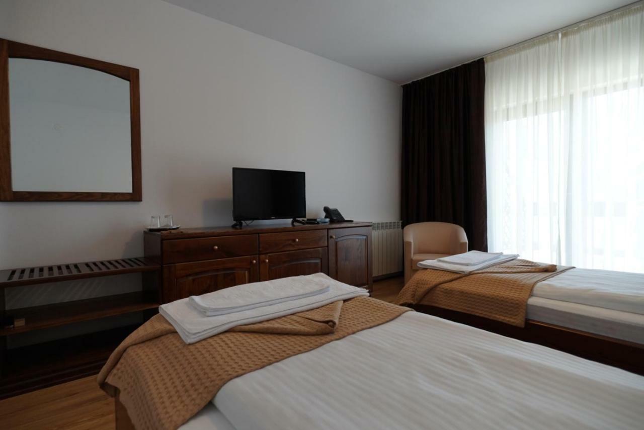 Conacul Lacurilor Hotel Băile Herculane Zewnętrze zdjęcie